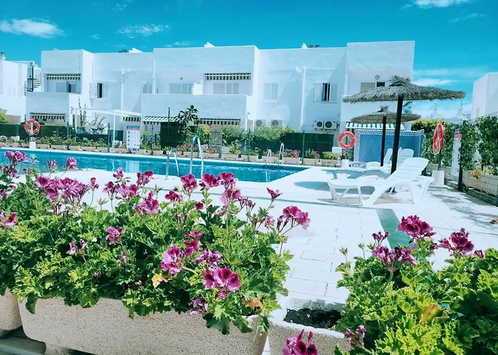 Casa A 400M De Playa, 3 Habitaciones, 2 Banos Y Jardin