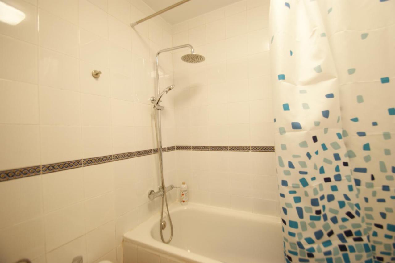 Casa A 400m De Playa, 3 Habitaciones, 2 Banos Y Jardin