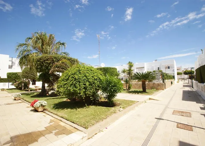 Casa A 400M De Playa, 3 Habitaciones, 2 Banos Y Jardin